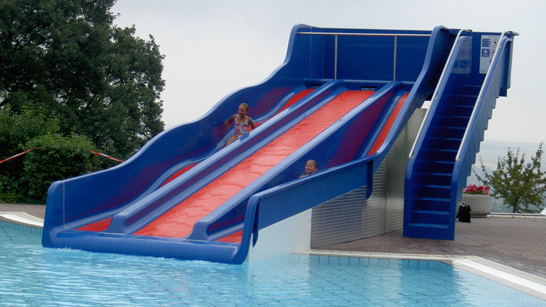 Rutsche für das Freibad Weidenhausen