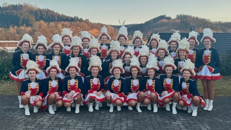 Neue Gardekostüme für die Funkengarde Fretter
