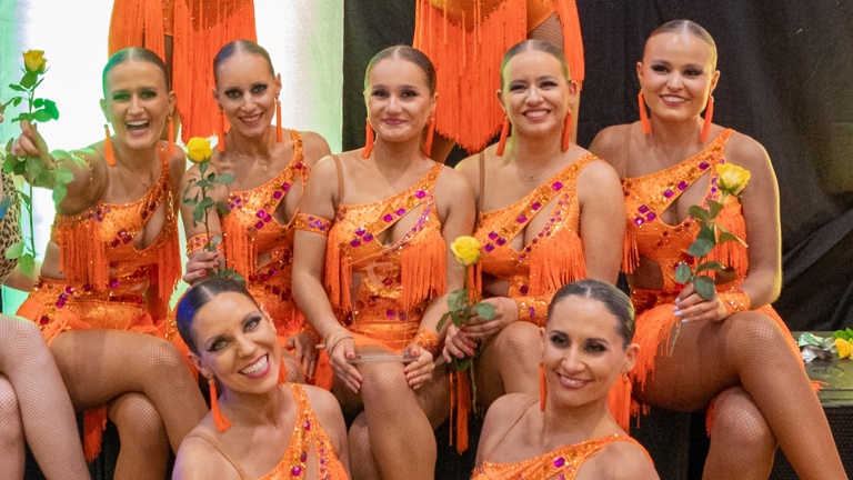 TSC Schwarz- Gelb Aachen e.V.: Turnieroutfits für die Saison 2025/26