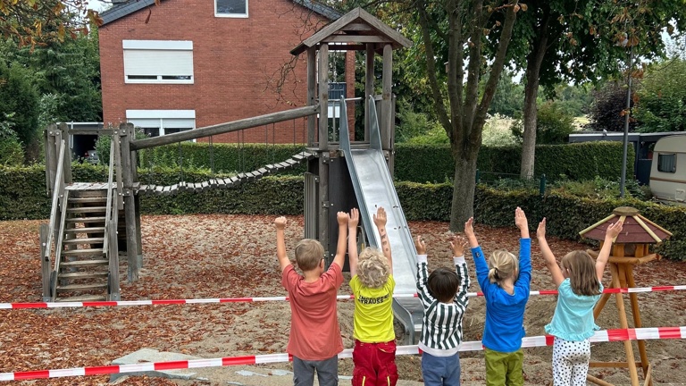 Spielgerüst mit Rutsche für den Kindergarten Pfiffikus in Overhagen