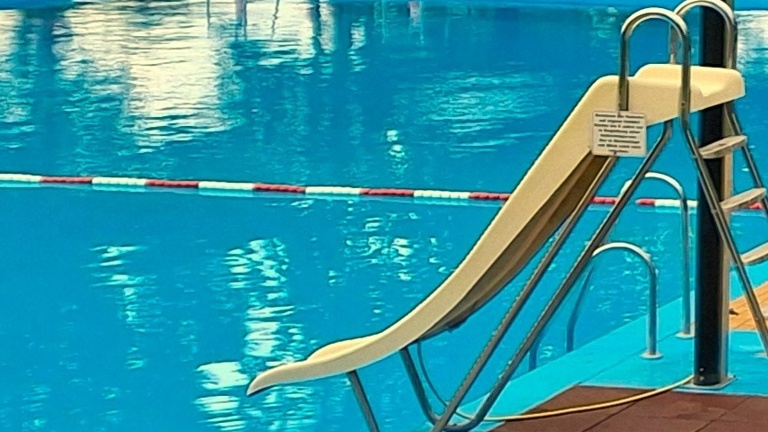 Neue Rutsche fürs Freibad Gumpelstadt
