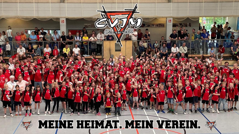 Ein Verein. Ein Look. Ein Team. Trainingsanzüge für den CVJM Oberwiehl