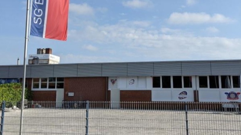 Überdachung & Lagermöglichkeit im Außenbereich unserer Sportstätte