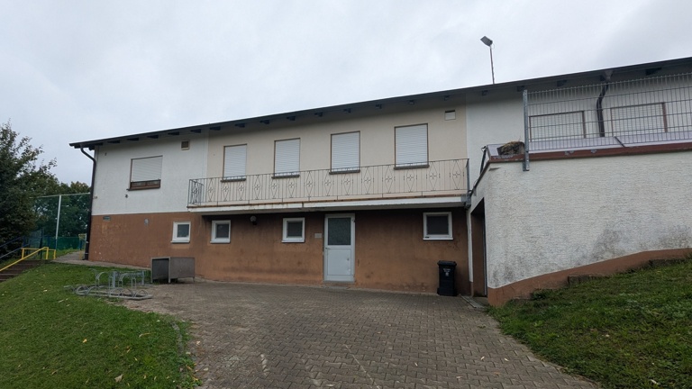 Erneuerung Fassade Sportlerheim