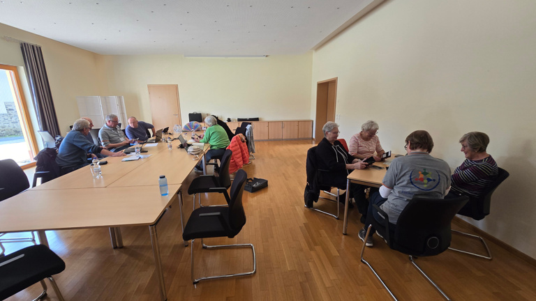 32-Zoll-Digitales Elektronisches Smartboard Mit Beweglicher Halterung