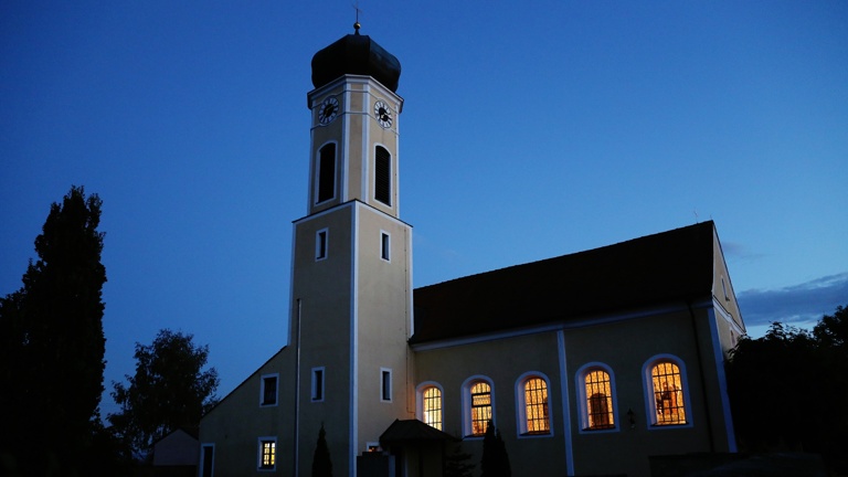 Sanierung der Kirchenfenster von St. Ottilia in Parnkofen