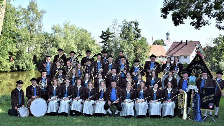 Neue Trachten für den Musikverein Bellamont