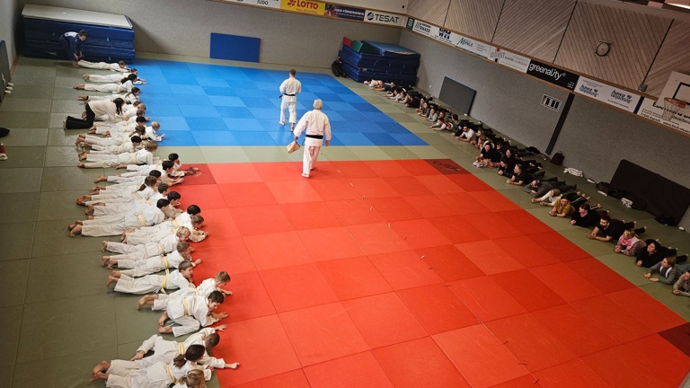 Neue Matten für unser Dojo