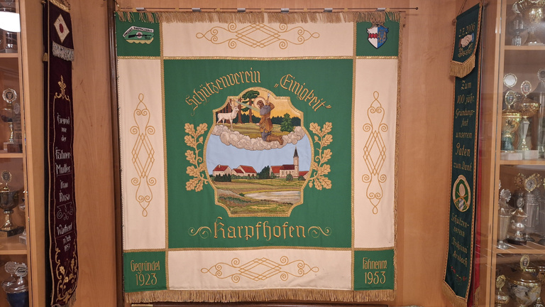 Unser Fahnenband von 1953 braucht Euch