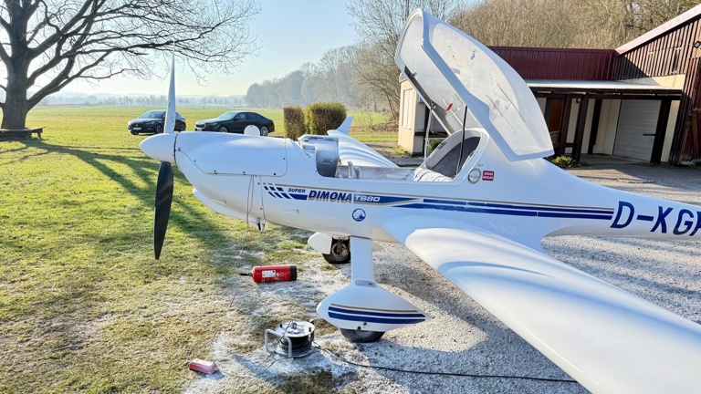 Reparatur unseres Motorseglers nach Diebstahlversuch