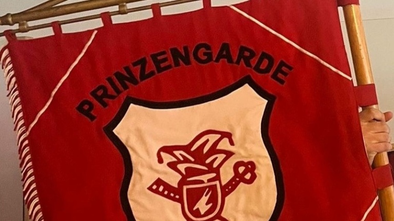 Neue Standarte (Fahne)  für die Prinzengarde Saalhausen