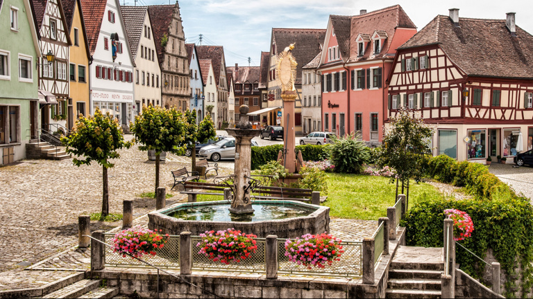Der Auber Marktbrunnen braucht Hilfe, damit er weiter plätschern kann!