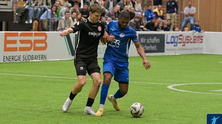 Ein Feld für die Zukunft – Kunstrasen für das Hallenspektakel in DGF