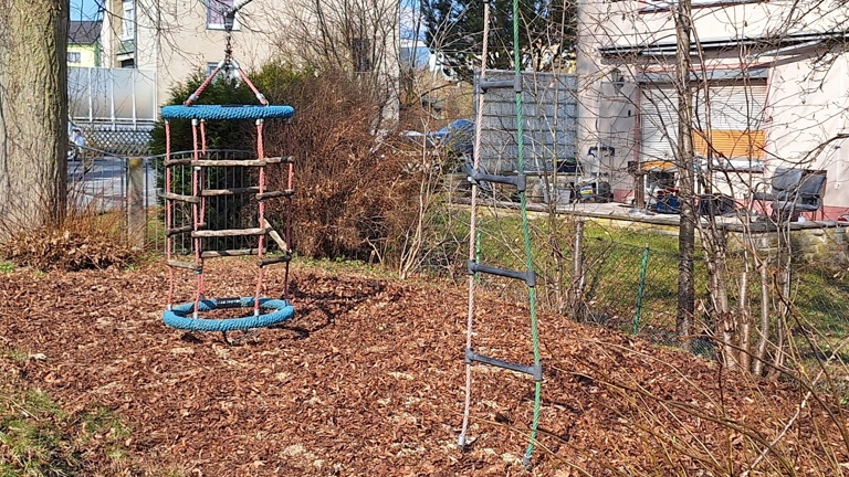 Neues Klettergerüst für die Auferstehungskita